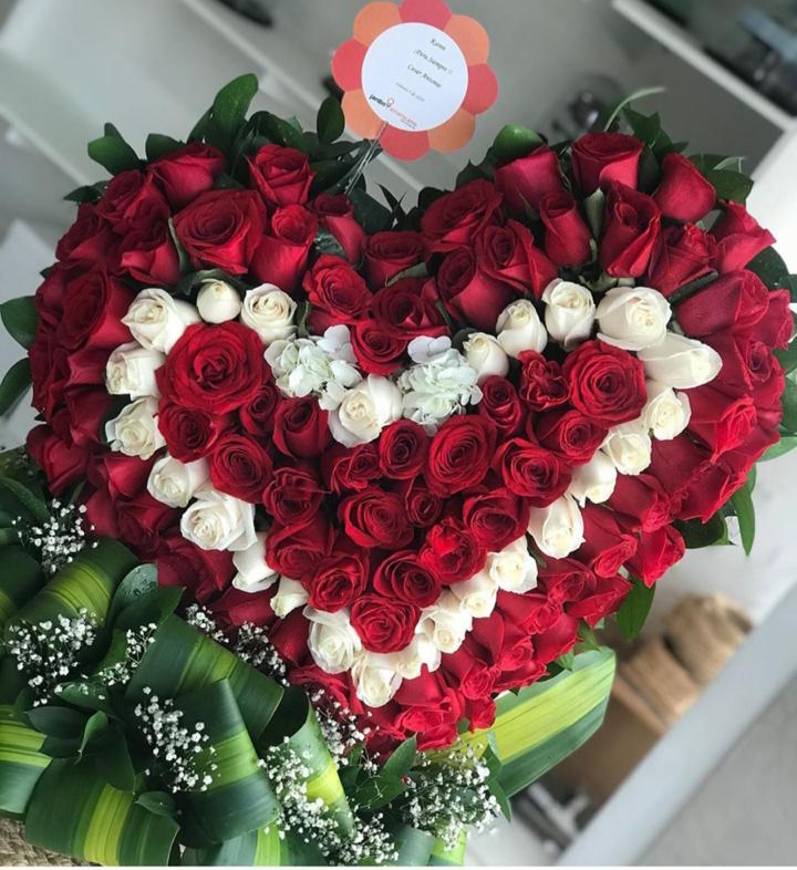 Corazón En Rosas